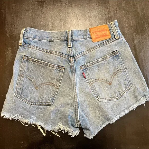 Levis Shorts - W27 - Picture 2 of 4